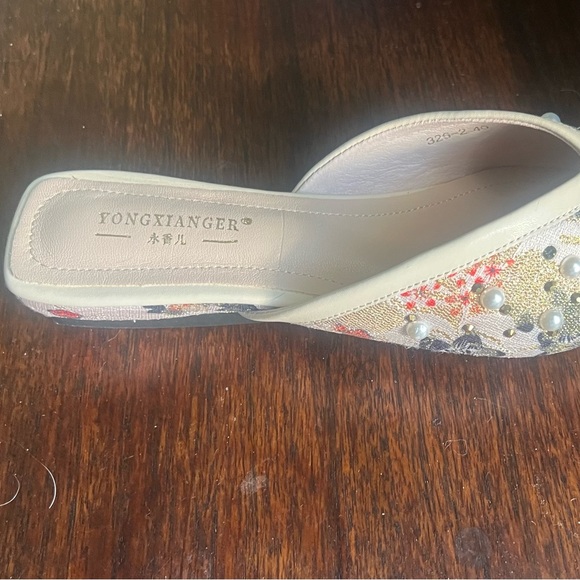 GORGEOUS! NEVER WORN***Hxlber Women's Mules Rhinestone Pointed Toe Flat Size 8.5 - Picture 6 of 7